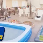 Seaview Family With Grand Terrace شقة
